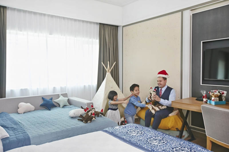 Otterly Fun At The Orchard Hotel Singapore this December!