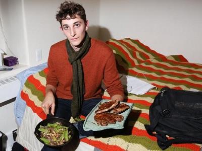 A New York Student Has Been Running the Hottest Restaurant in Town ... From His Dorm Room