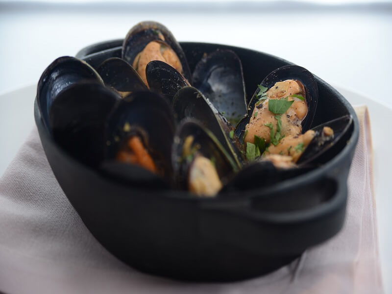 Hokkaido mussel with chardonnay & olive oil