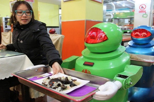 Robot Invading Restaurants
