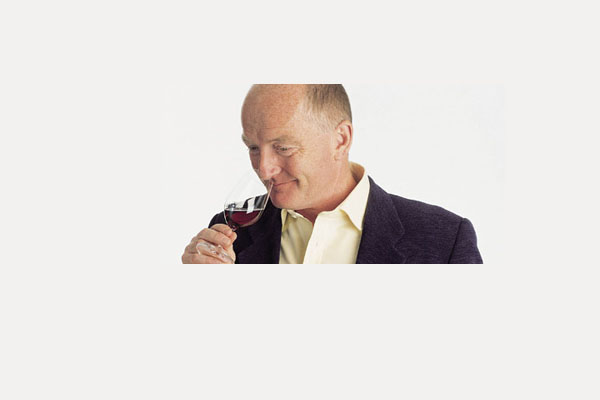 Oz Clarke joins Singapore Airlines wine panel