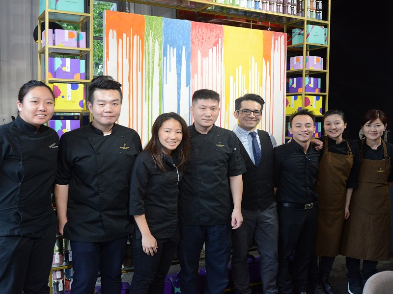 World’s Largest Chocolate Fountain at Chef Janice Wong’s New Pastry Shop In MGM Macau