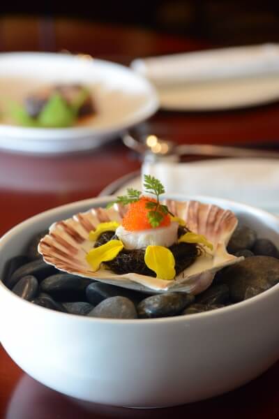 Steamed Scallop with Egg White & Black Moss